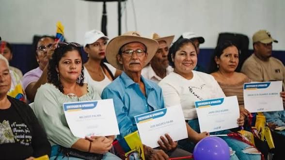 Explosión en Casuarina deja pérdidas millonarias; el Gobierno entrega ayuda a familias afectadas