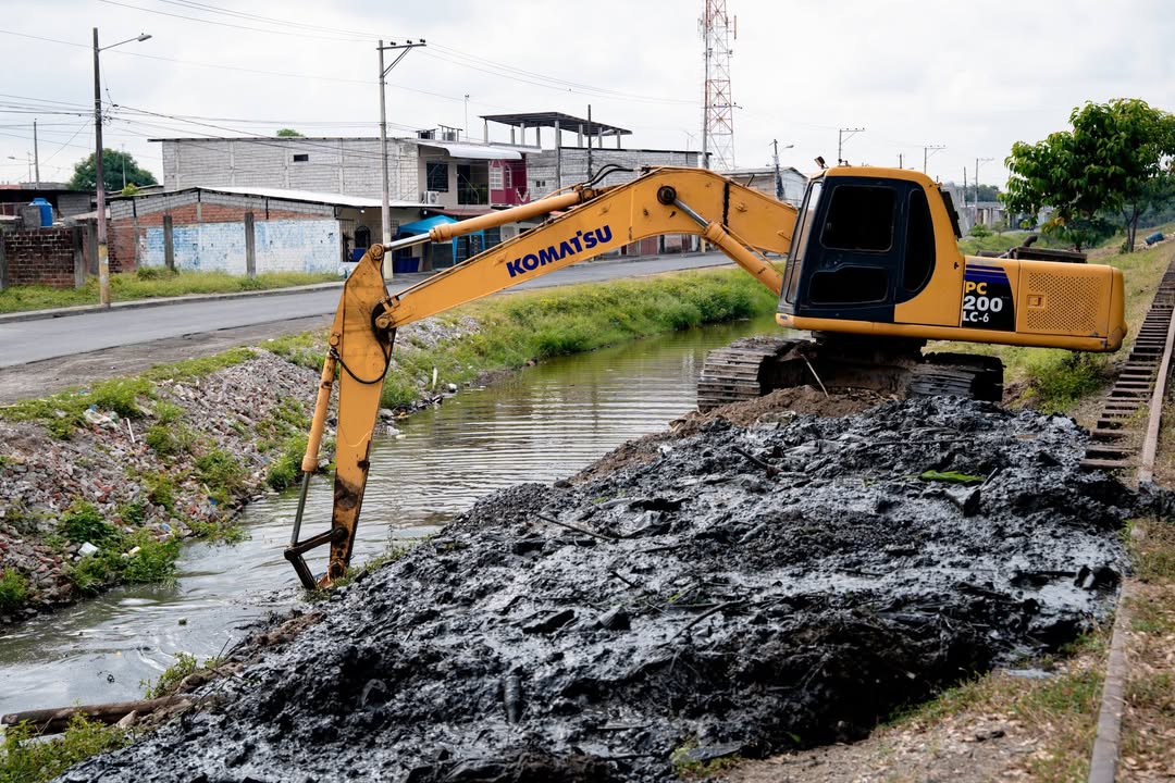 Alcaldía de Yaguachi inicia limpieza de canales para prevenir inundaciones invernales