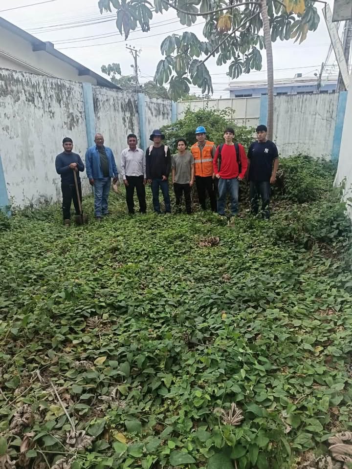 Minga de limpieza y retiro de escombros mejora entorno de CNT en Yaguachi
