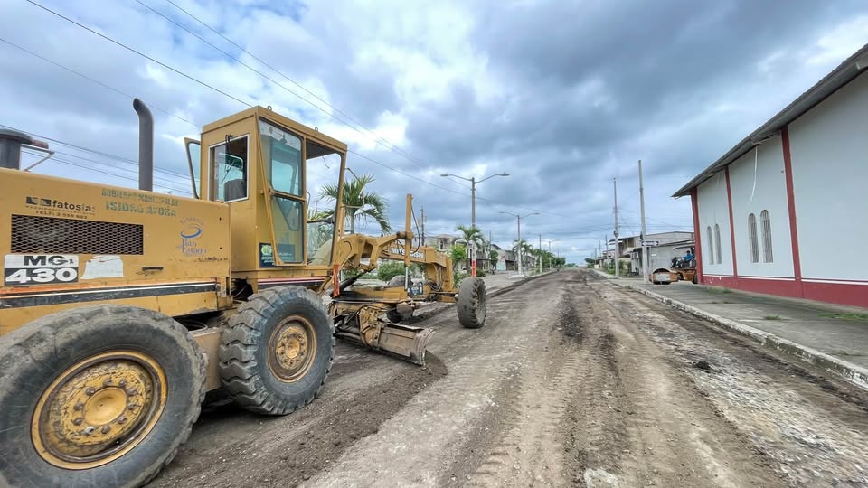 Reconforman calle 22 de Noviembre para mejorar movilidad en Isidro Ayora