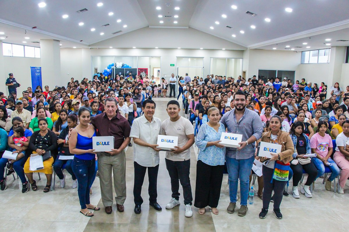Municipio de Daule entrega kits escolares y tablets a bachilleres en junio
