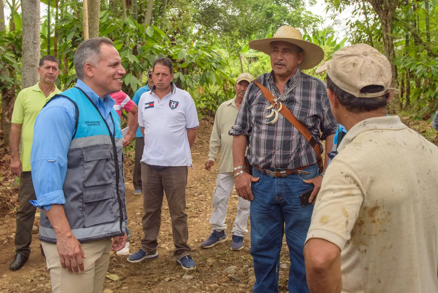 Vías de Colimes reciben reconformación para mejorar el tránsito en nueve recintos