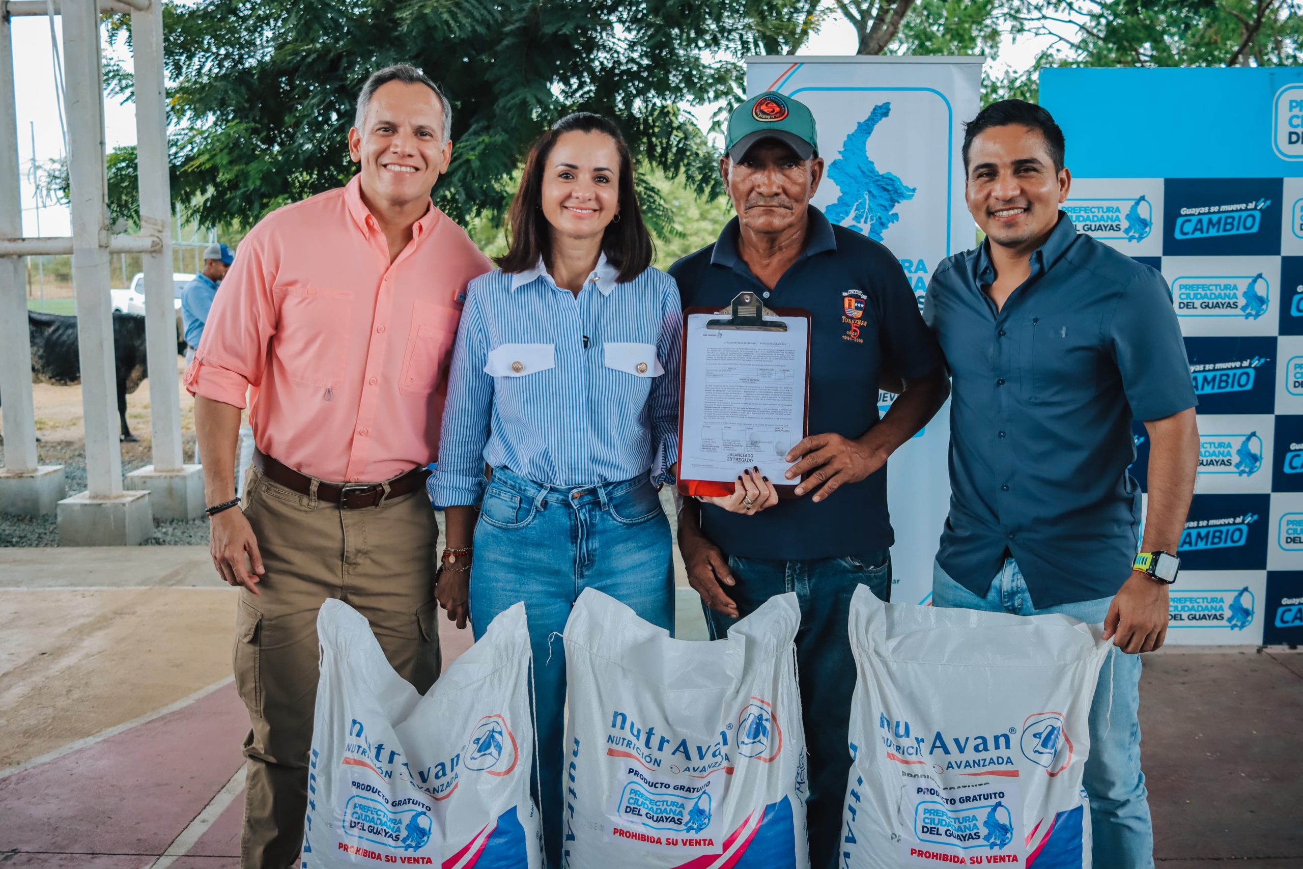 Entrega de 555 kits de fertilizantes a productores de arroz en Santa Lucía
