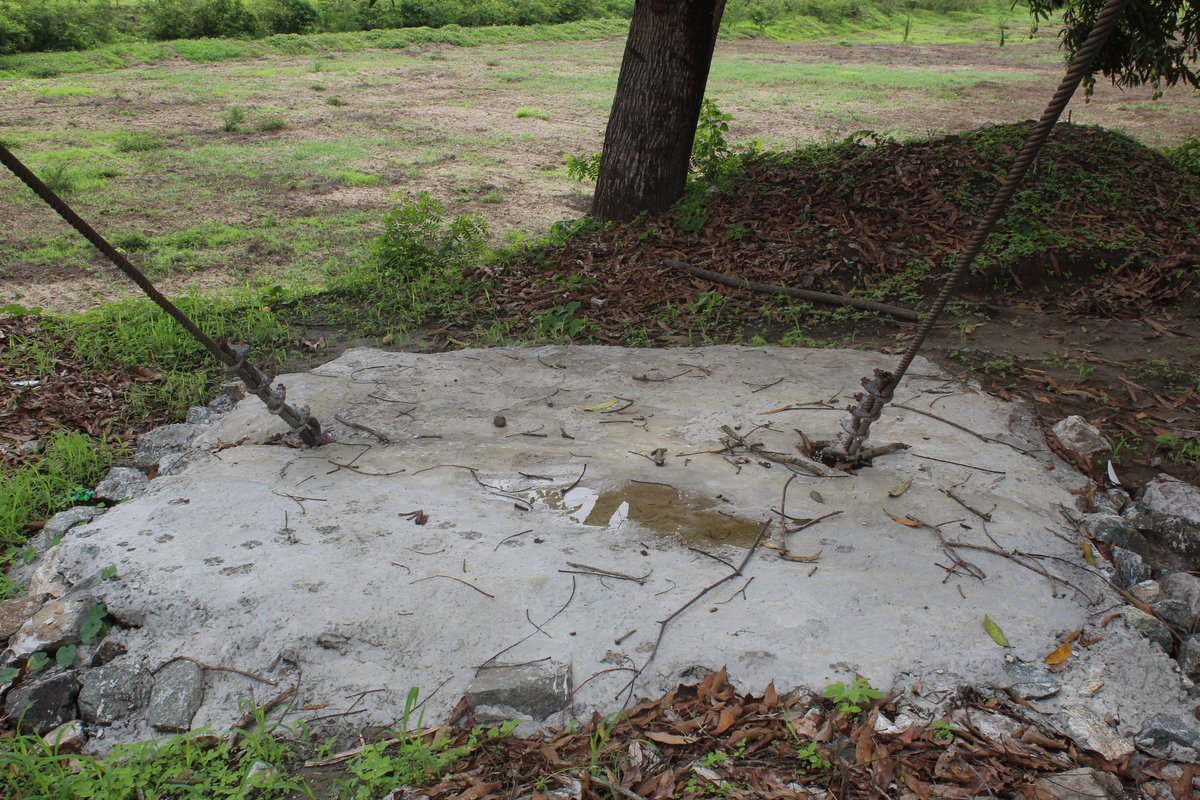 Mantenimiento y rampa de hormigón en el puente peatonal de La Chacra 2