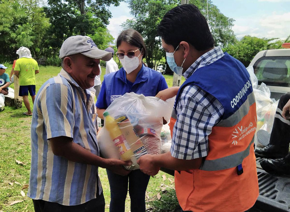 Secretaría de Gestión de Riesgos entrega kits a 30 familias en La Cancahuita por inundación