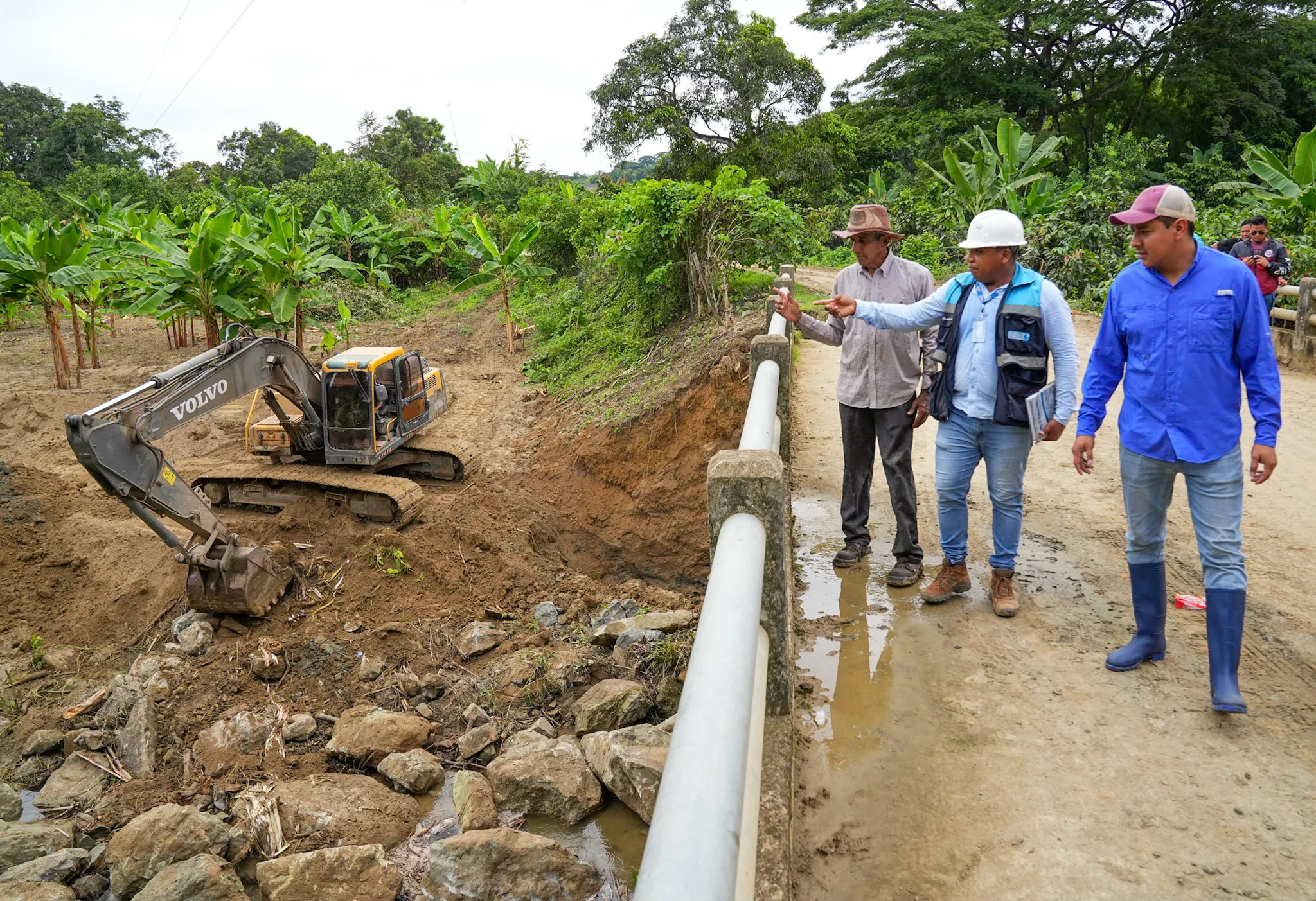 Prefectura del Guayas y Manabí reparan puente en Colimes ante socavones en vía interprovincial