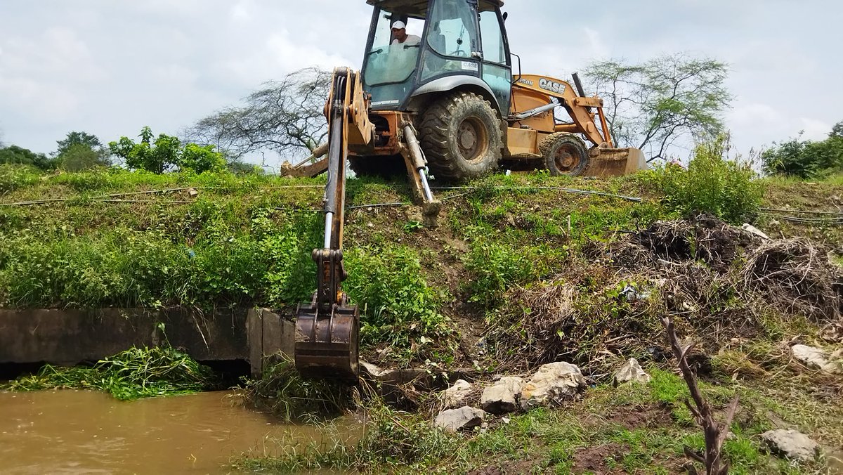 Limpieza del canal en Rebombeo busca evitar inundaciones en Lomas de Sargentillo