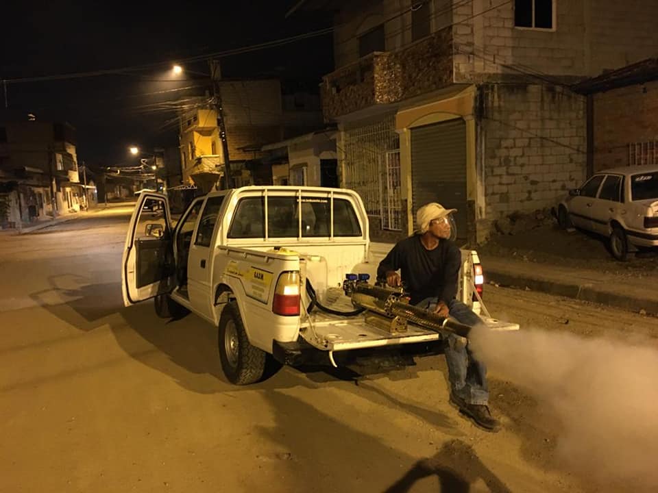 Fumigan barrios Las Peñas y Daule en Lomas de Sargentillo para controlar vectores