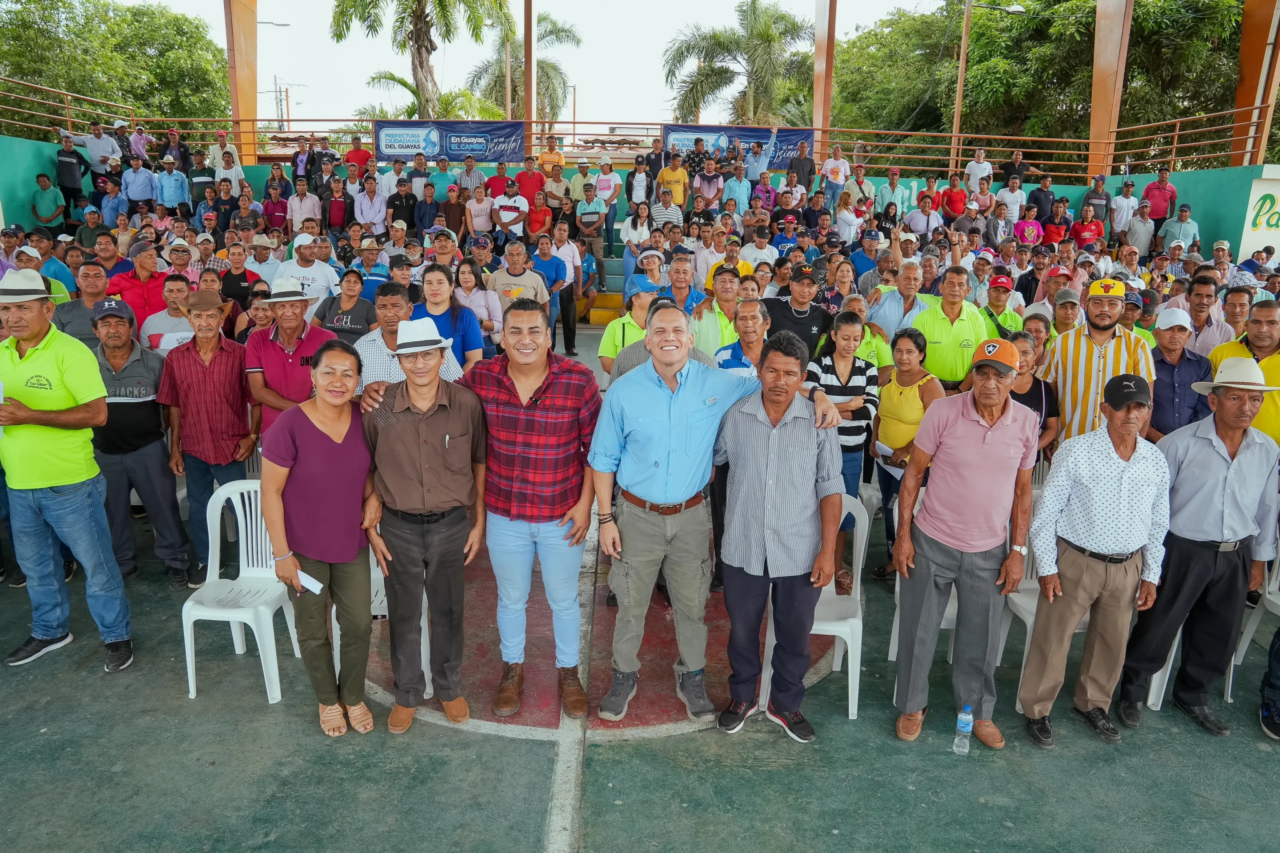 La Prefectura entrega 1600 sacas de arroz a agricultores de Palestina