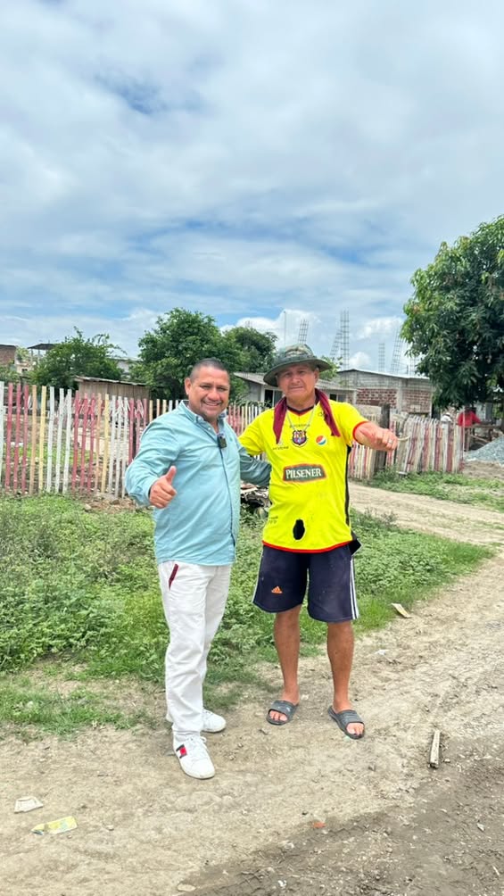 Autoridades municipales recorren Recinto Pueblo Nuevo en Isidro Ayora