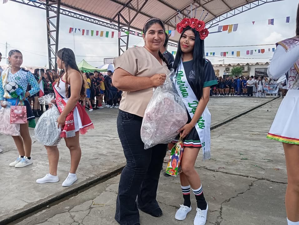 Alcaldesa Yoyita asistió a las Olimpiadas Teodorinas en el colegio Teodoro Alvarado Garaicoa