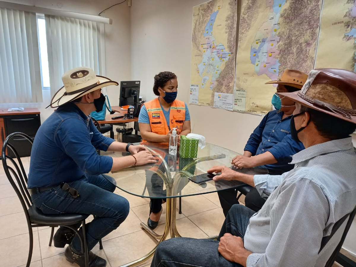 Riesgos del Guayas coordina con campesinos para prevenir emergencias