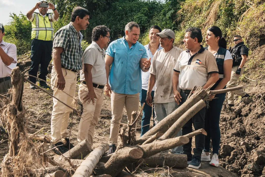 Prefectura del Guayas inspecciona daños por lluvias en Lomas de Sargentillo