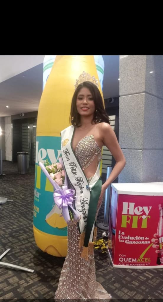 Joven laureana Belkis León conquista el título Teen Petite Región Amazonía en Guayaquil