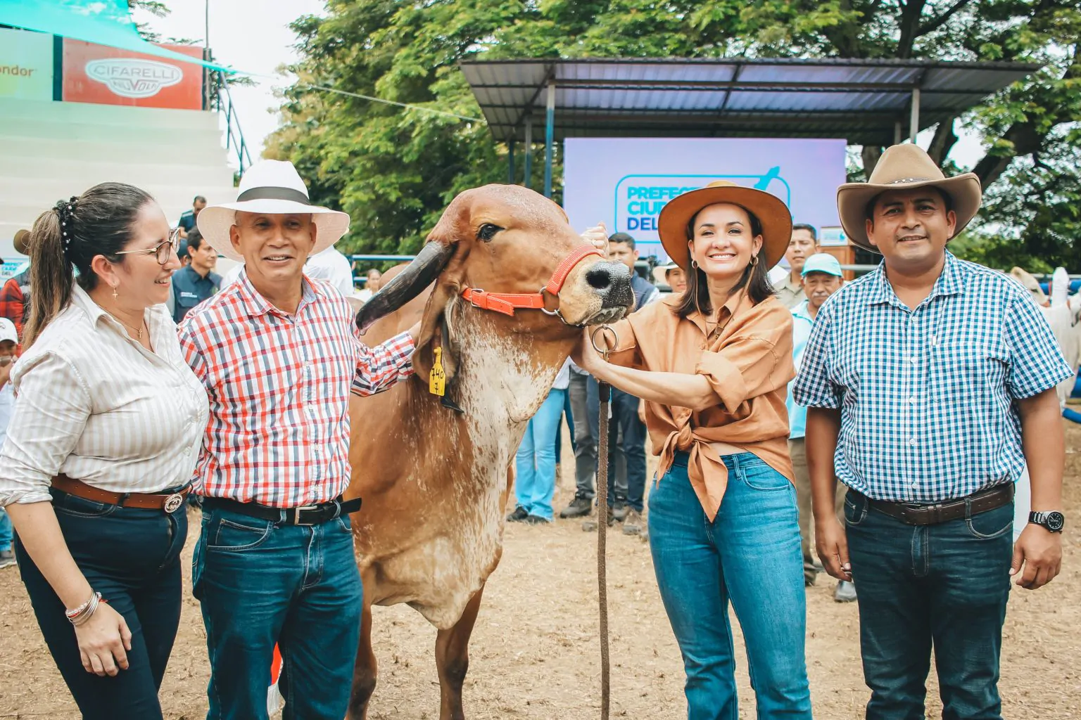 Prefectura del Guayas impulsa mejoramiento genético ganadero en Colimes