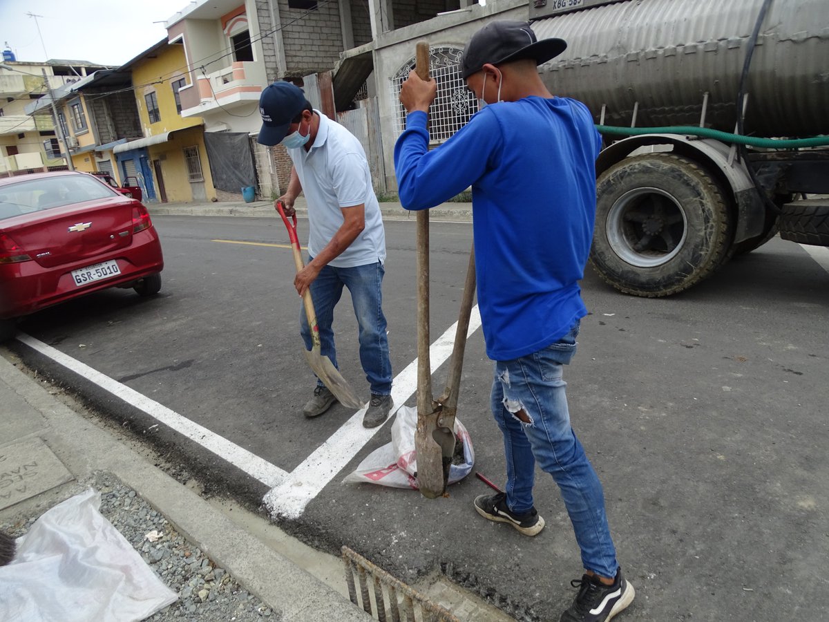Lomas de Sargentillo inicia limpieza de sumideros para evitar anegamientos