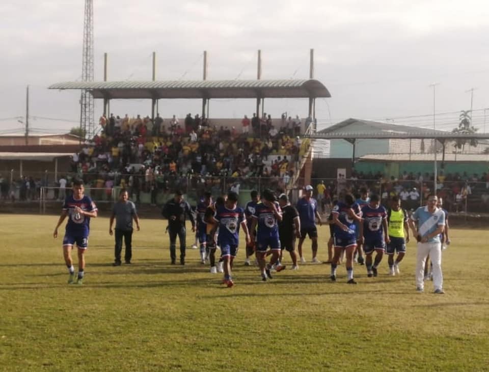Lomas de Sargentillo cerró el torneo Juan Molina Pinela con partidos de fútbol senior