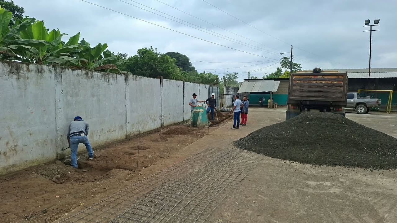 GAD Guayas entrega gradas mejoradas para estudiantes de Mata de Plátano